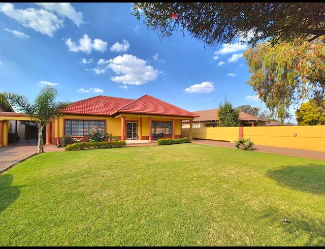 5 BEDROOM HOUSE TO LET IN BRENTHURST